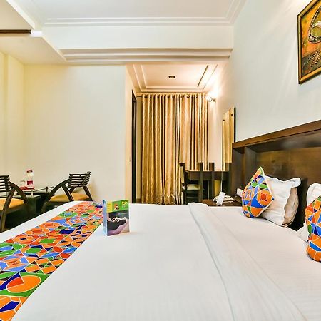 Fabhotel Oasis Dlf Phase 3 Gurgaon Eksteriør billede