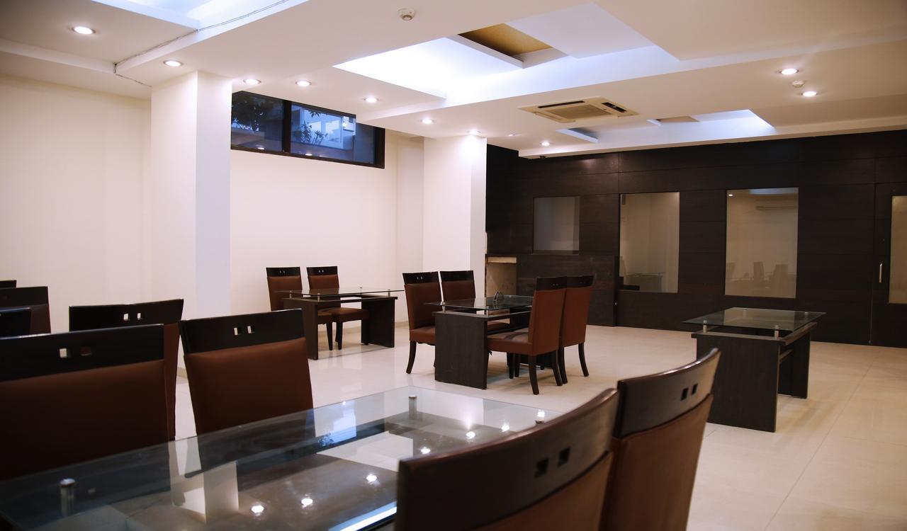Fabhotel Oasis Dlf Phase 3 Gurgaon Eksteriør billede