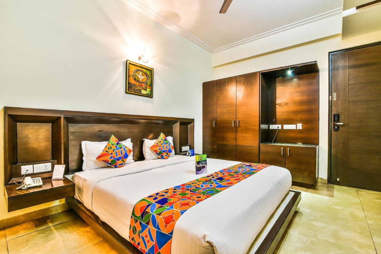 Fabhotel Oasis Dlf Phase 3 Gurgaon Eksteriør billede