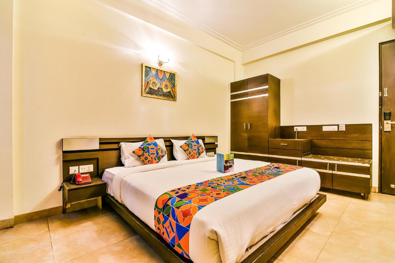 Fabhotel Oasis Dlf Phase 3 Gurgaon Eksteriør billede