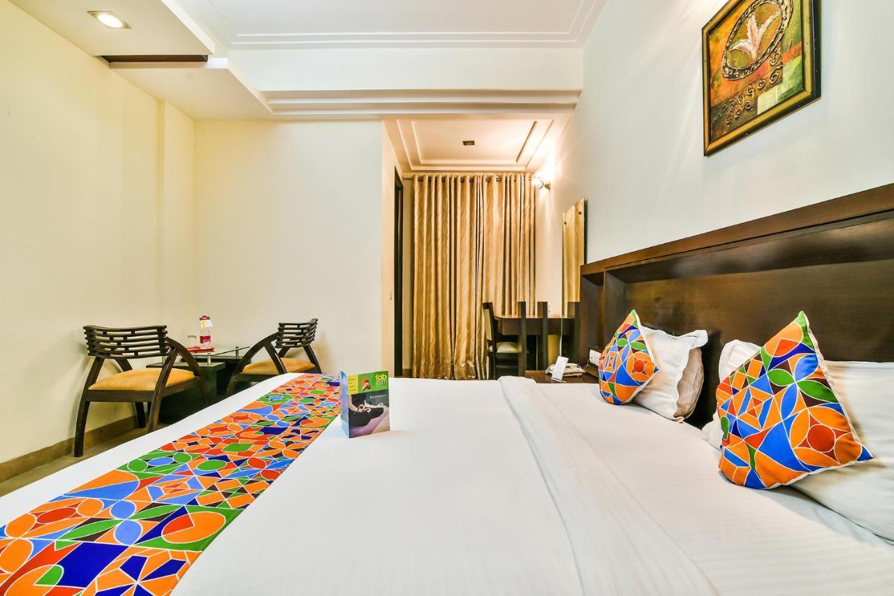 Fabhotel Oasis Dlf Phase 3 Gurgaon Eksteriør billede