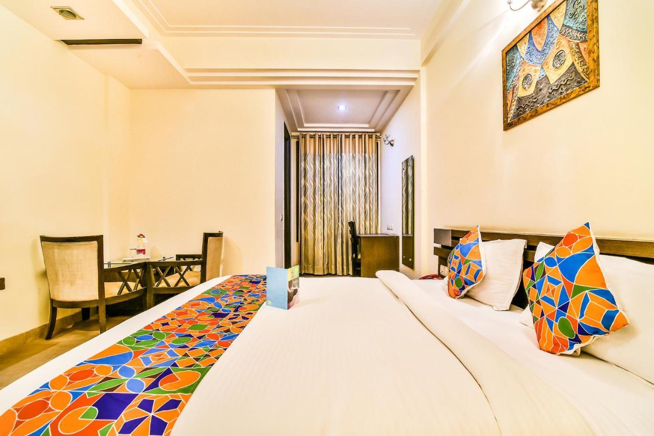 Fabhotel Oasis Dlf Phase 3 Gurgaon Eksteriør billede