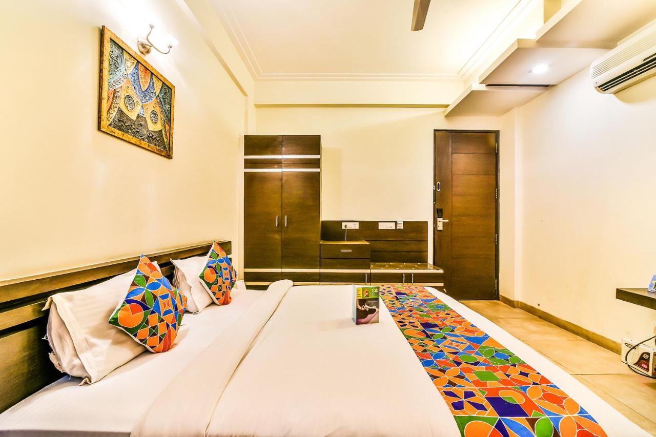 Fabhotel Oasis Dlf Phase 3 Gurgaon Eksteriør billede
