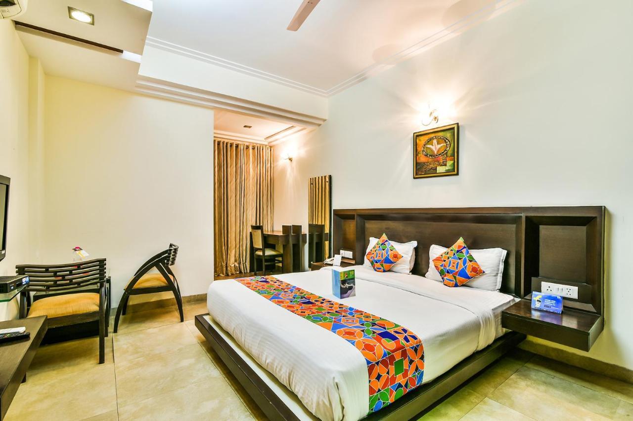 Fabhotel Oasis Dlf Phase 3 Gurgaon Eksteriør billede