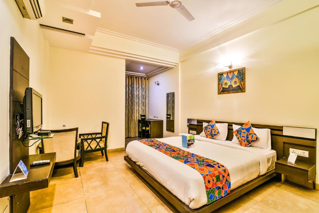 Fabhotel Oasis Dlf Phase 3 Gurgaon Eksteriør billede